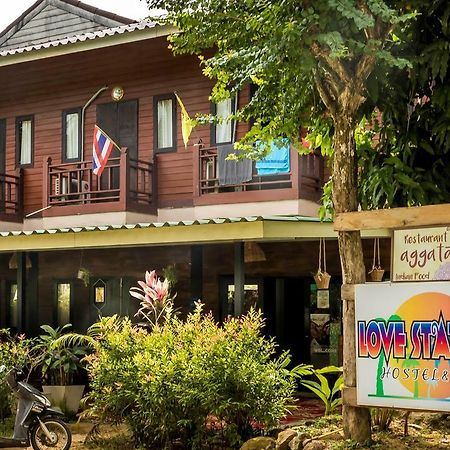 Love Station Hostel Baan Tai Ngoại thất bức ảnh
