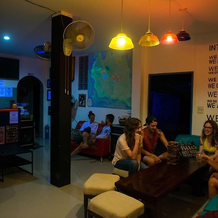 Love Station Hostel Baan Tai Ngoại thất bức ảnh