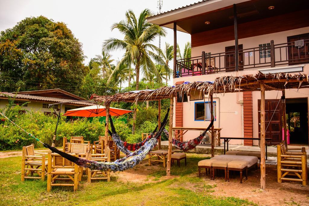 Love Station Hostel Baan Tai Ngoại thất bức ảnh
