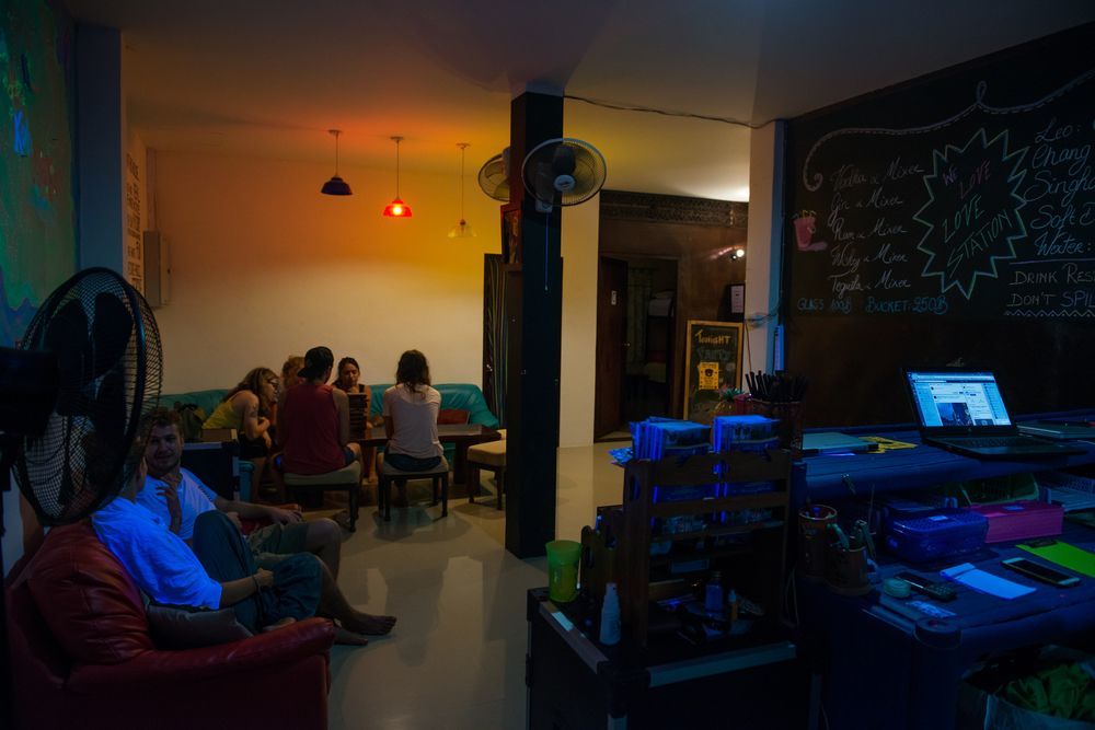 Love Station Hostel Baan Tai Ngoại thất bức ảnh
