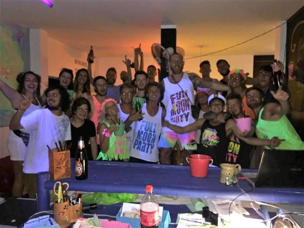 Love Station Hostel Baan Tai Ngoại thất bức ảnh