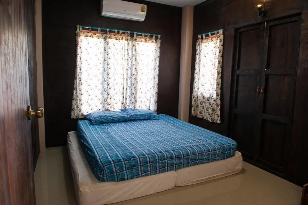 Love Station Hostel Baan Tai Ngoại thất bức ảnh