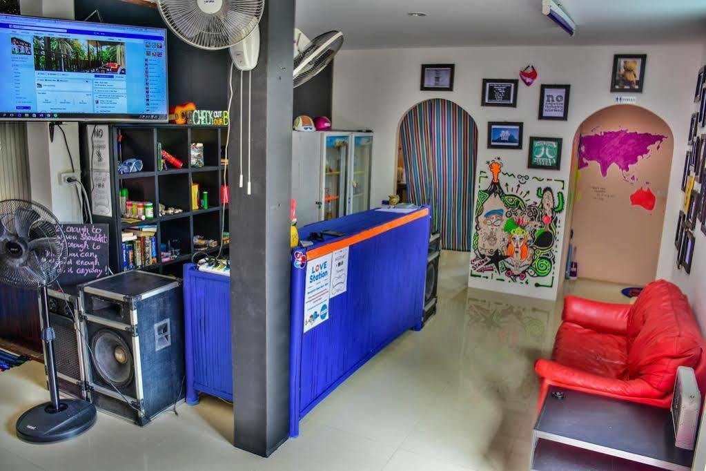 Love Station Hostel Baan Tai Ngoại thất bức ảnh