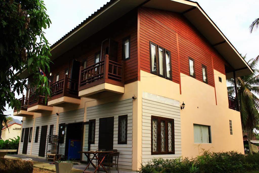 Love Station Hostel Baan Tai Ngoại thất bức ảnh