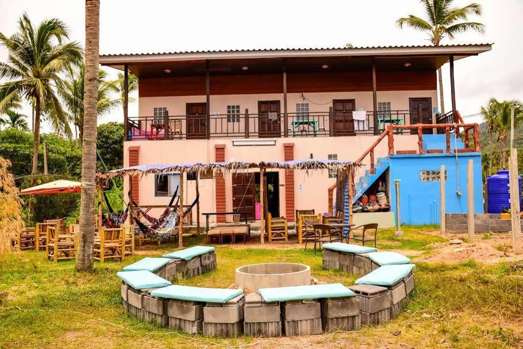 Love Station Hostel Baan Tai Ngoại thất bức ảnh
