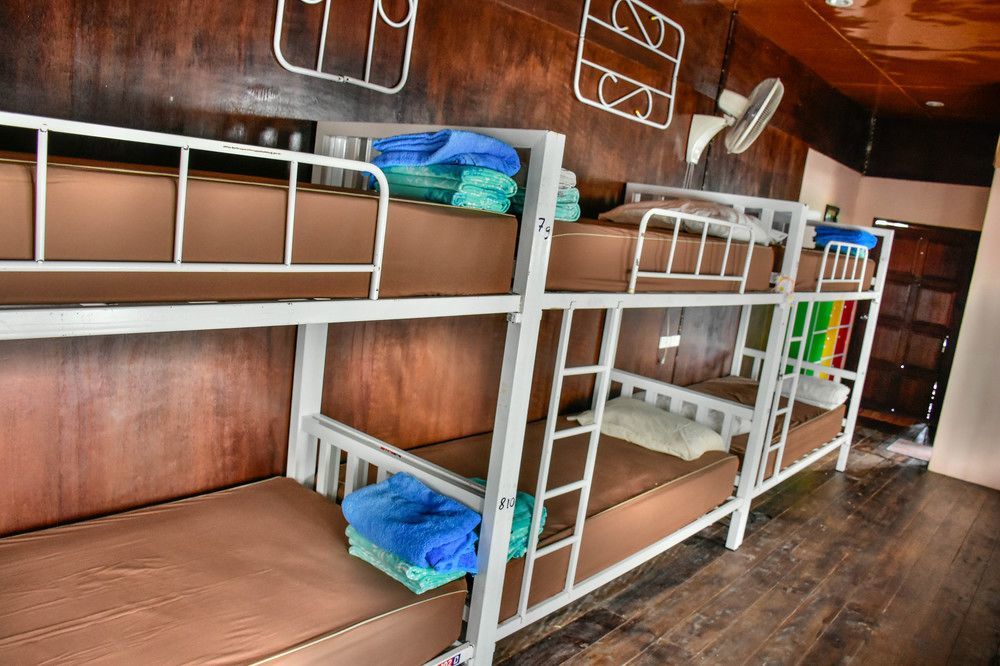Love Station Hostel Baan Tai Ngoại thất bức ảnh