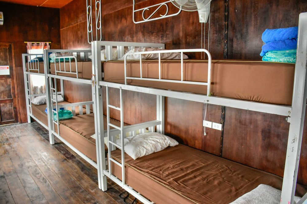 Love Station Hostel Baan Tai Ngoại thất bức ảnh
