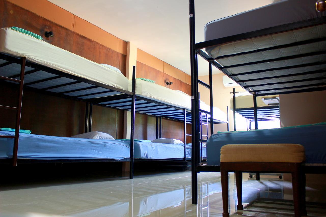 Love Station Hostel Baan Tai Ngoại thất bức ảnh