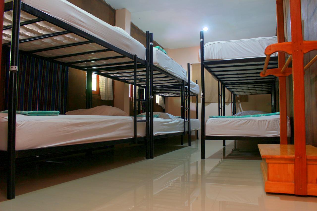 Love Station Hostel Baan Tai Ngoại thất bức ảnh