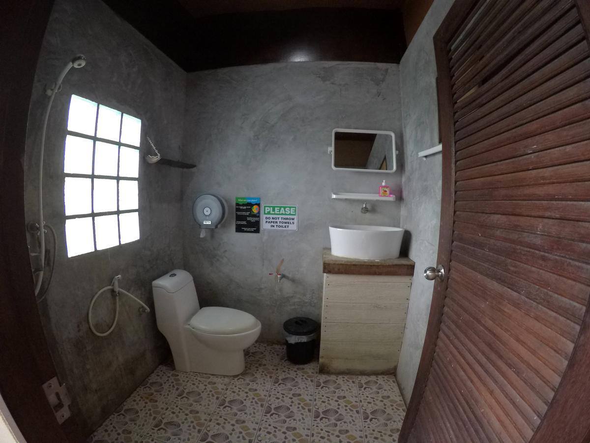 Love Station Hostel Baan Tai Ngoại thất bức ảnh