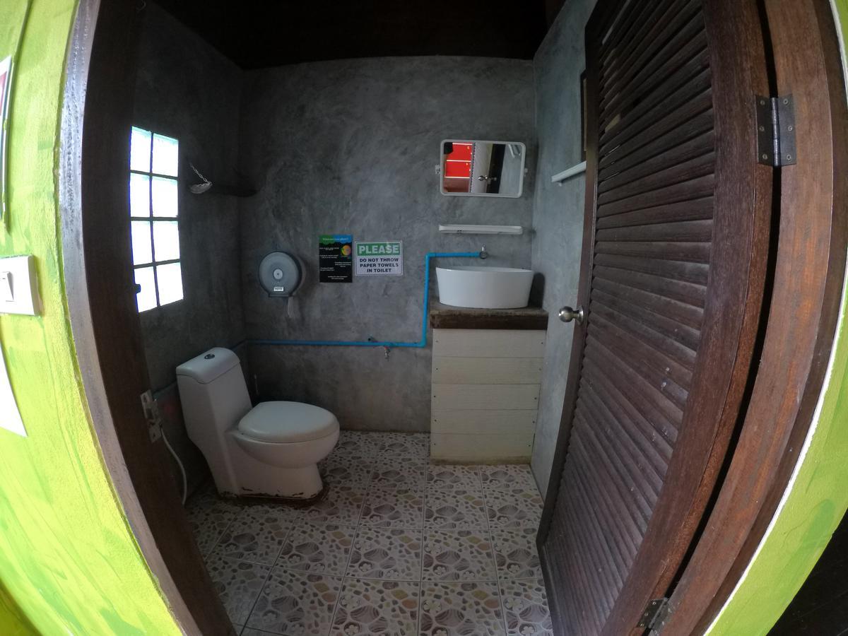 Love Station Hostel Baan Tai Ngoại thất bức ảnh