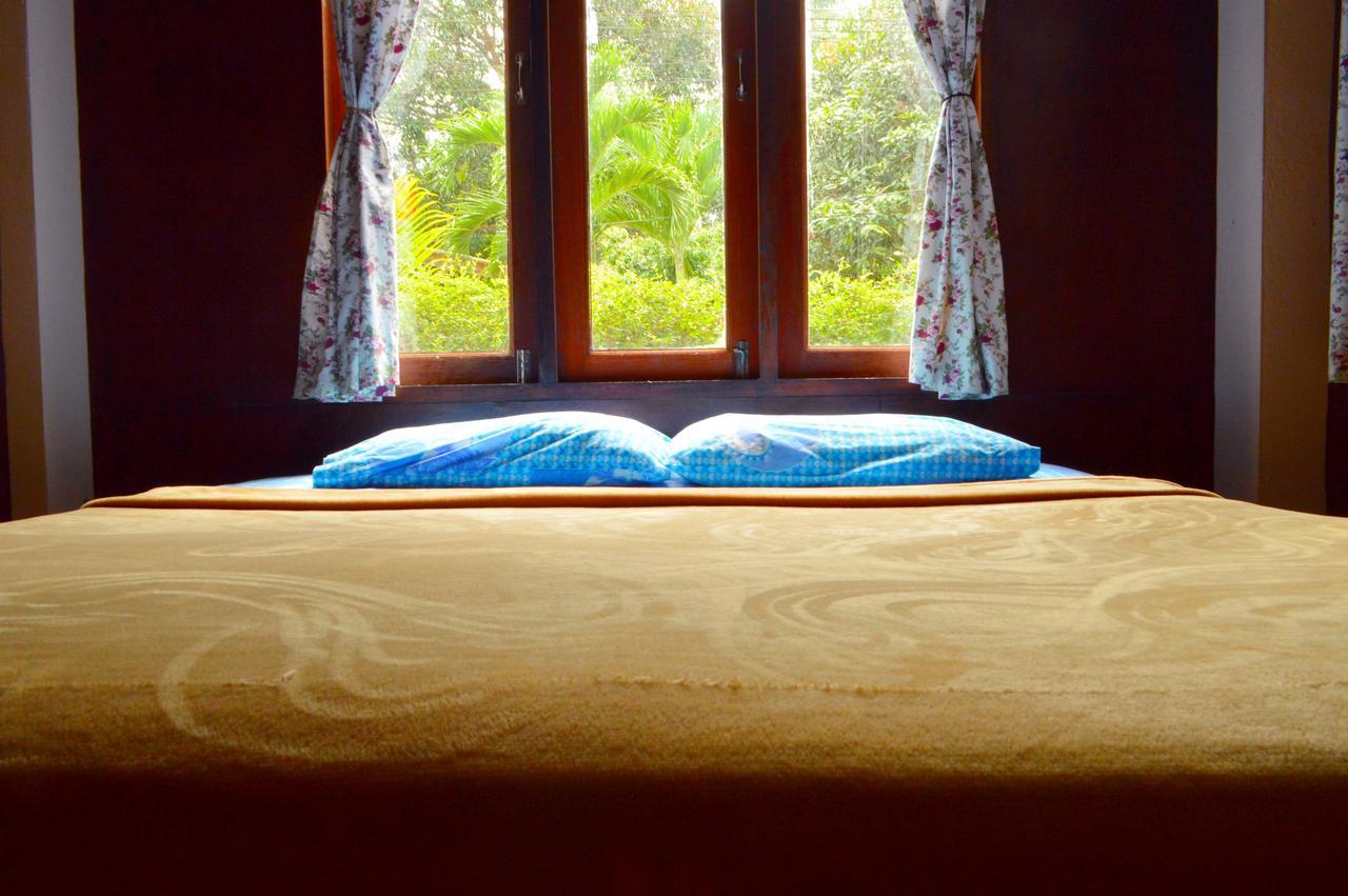 Love Station Hostel Baan Tai Ngoại thất bức ảnh