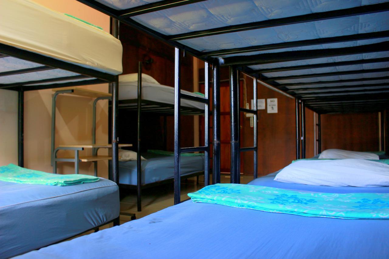 Love Station Hostel Baan Tai Ngoại thất bức ảnh