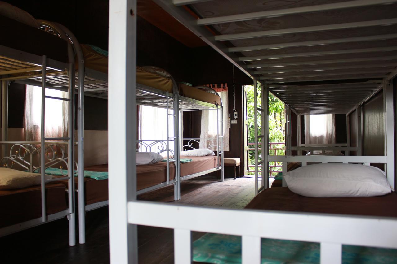 Love Station Hostel Baan Tai Ngoại thất bức ảnh