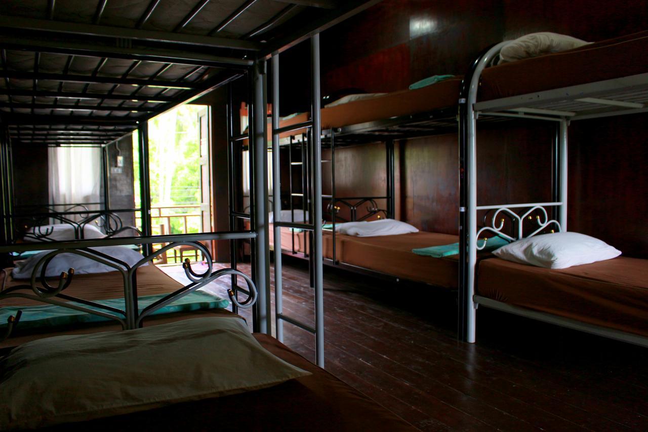 Love Station Hostel Baan Tai Ngoại thất bức ảnh