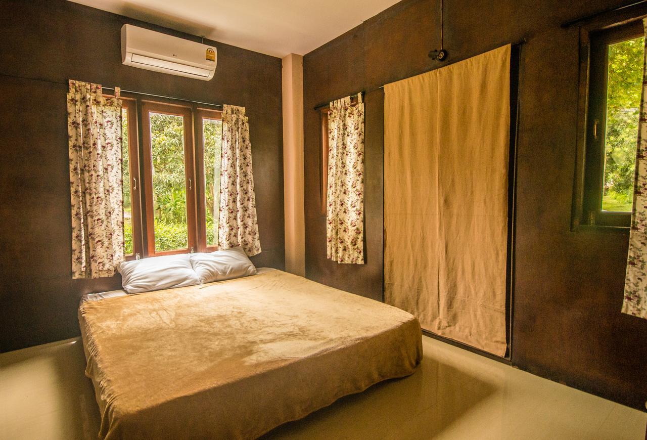 Love Station Hostel Baan Tai Ngoại thất bức ảnh