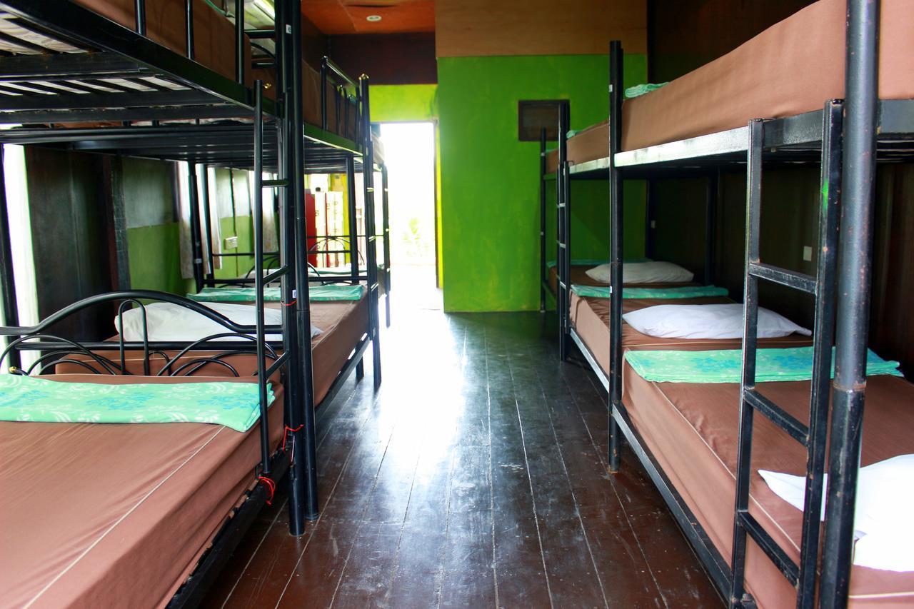 Love Station Hostel Baan Tai Ngoại thất bức ảnh