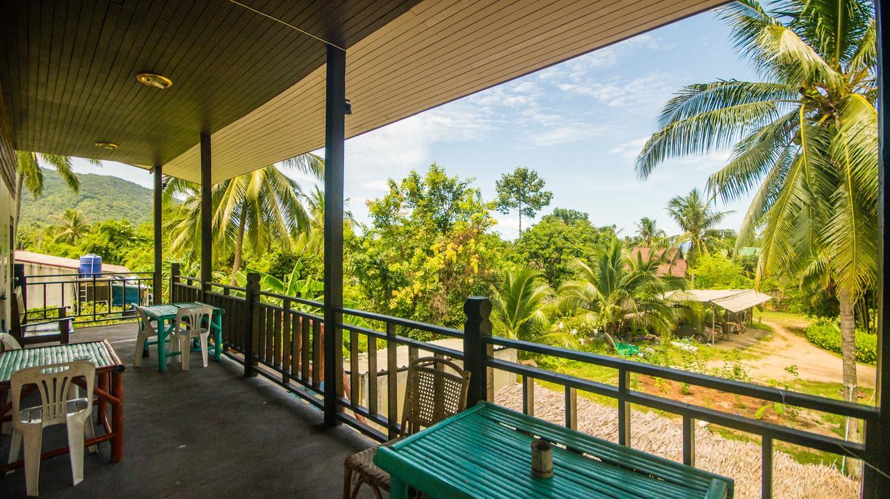 Love Station Hostel Baan Tai Ngoại thất bức ảnh