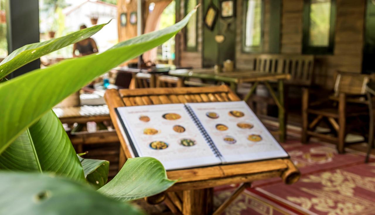 Love Station Hostel Baan Tai Ngoại thất bức ảnh