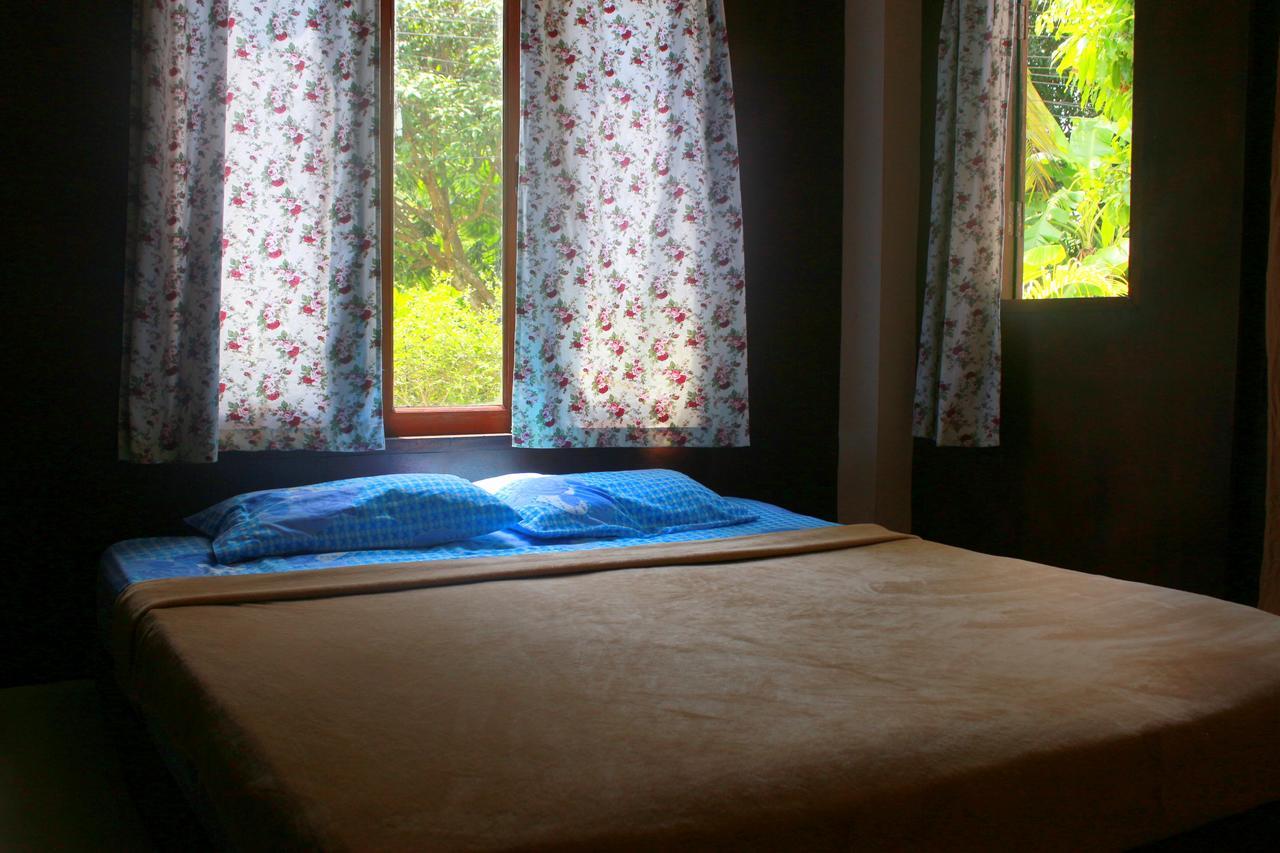 Love Station Hostel Baan Tai Ngoại thất bức ảnh