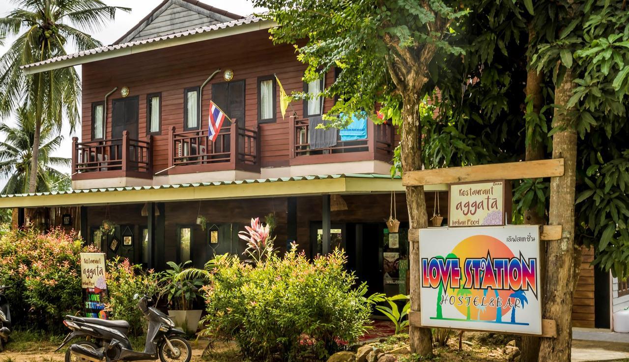 Love Station Hostel Baan Tai Ngoại thất bức ảnh